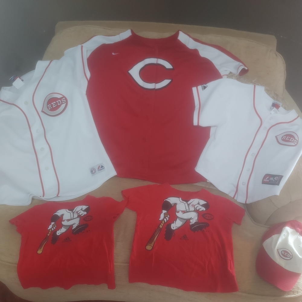 Cincinnati Reds Jersey, Tees, Cap Bundle GUC
